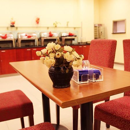 Hanting Express Wuhan Jiang Han Road Walking Street Екстер'єр фото