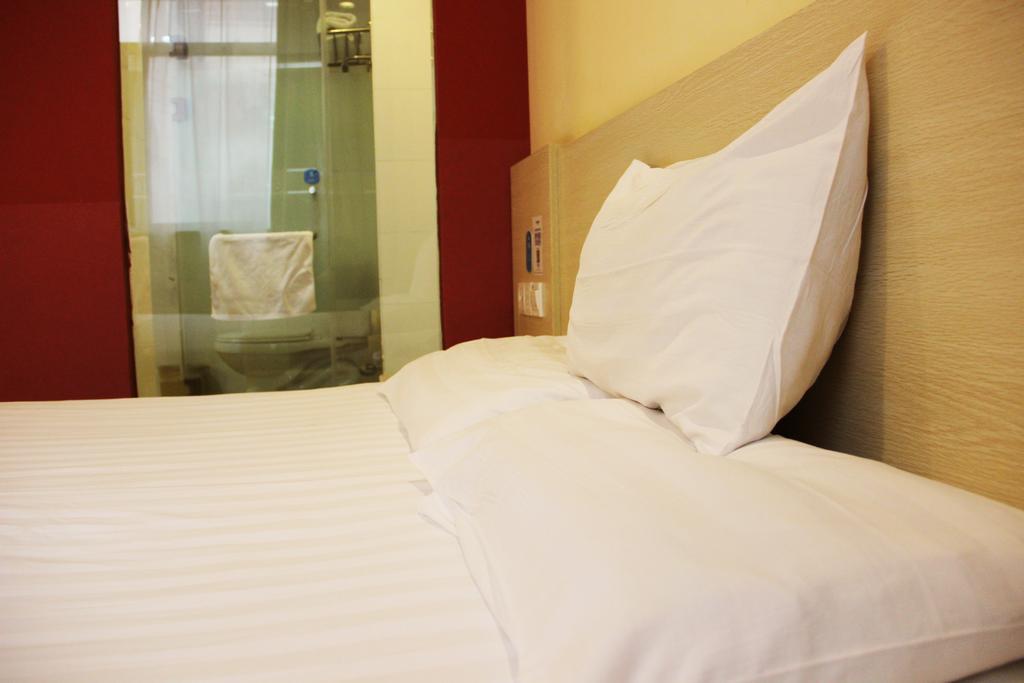 Hanting Express Wuhan Jiang Han Road Walking Street Номер фото
