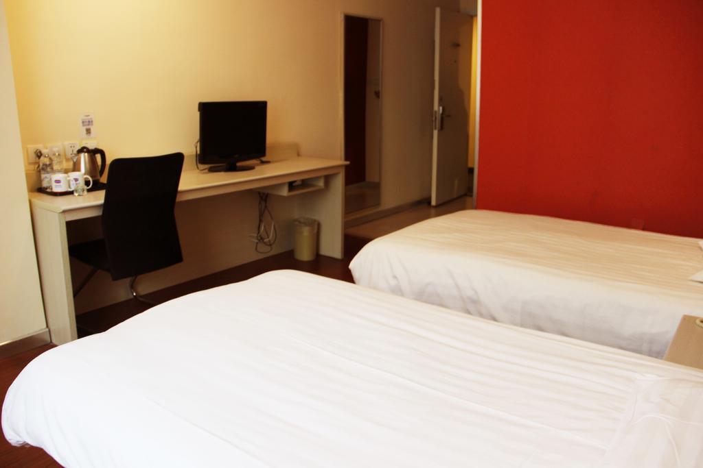 Hanting Express Wuhan Jiang Han Road Walking Street Номер фото