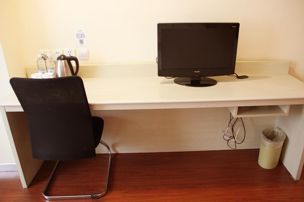 Hanting Express Wuhan Jiang Han Road Walking Street Номер фото