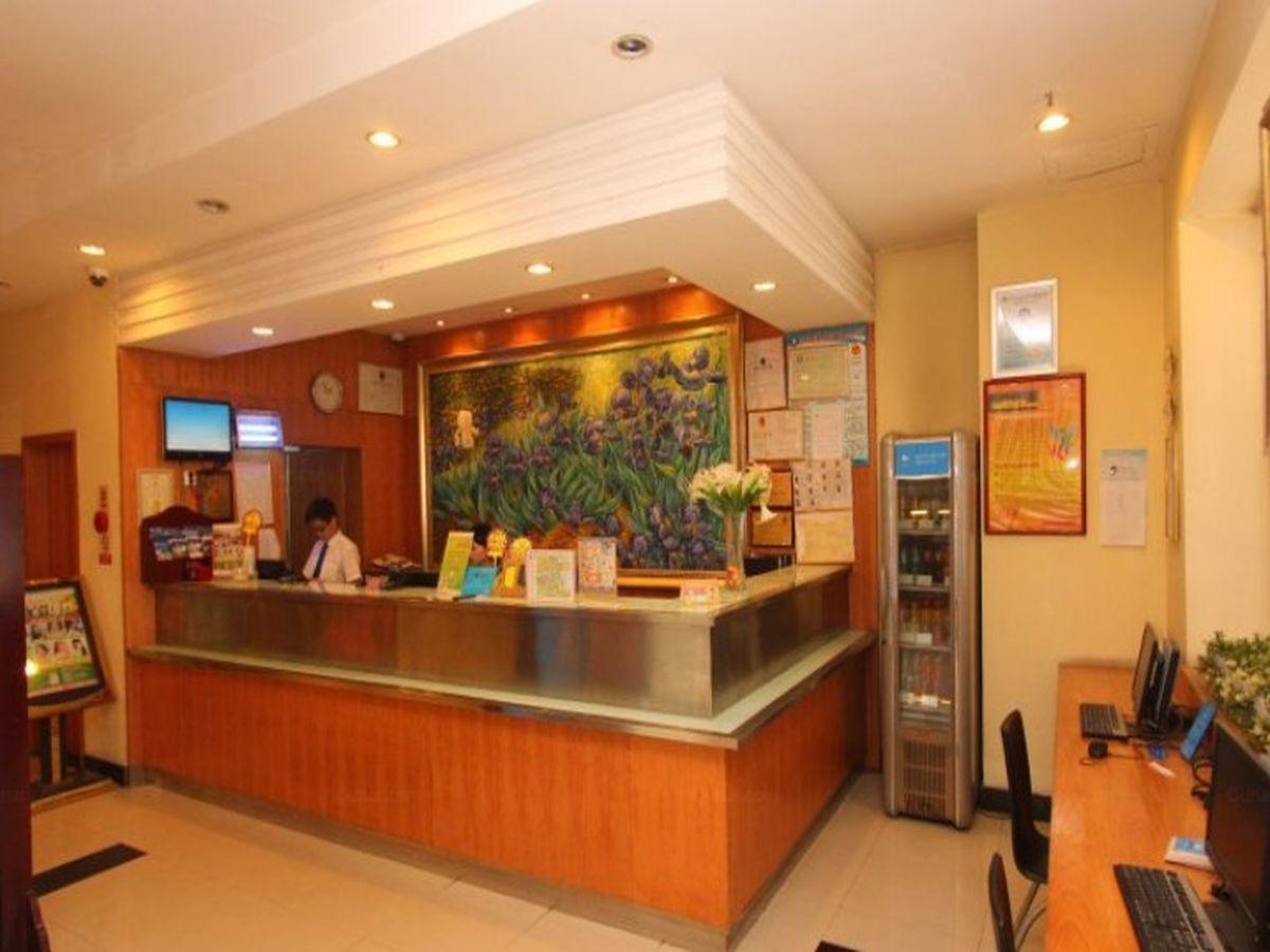 Hanting Express Wuhan Jiang Han Road Walking Street Екстер'єр фото